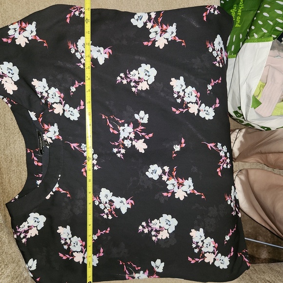 Banana Republic Black Floral Blouse - Picture 6 of 6